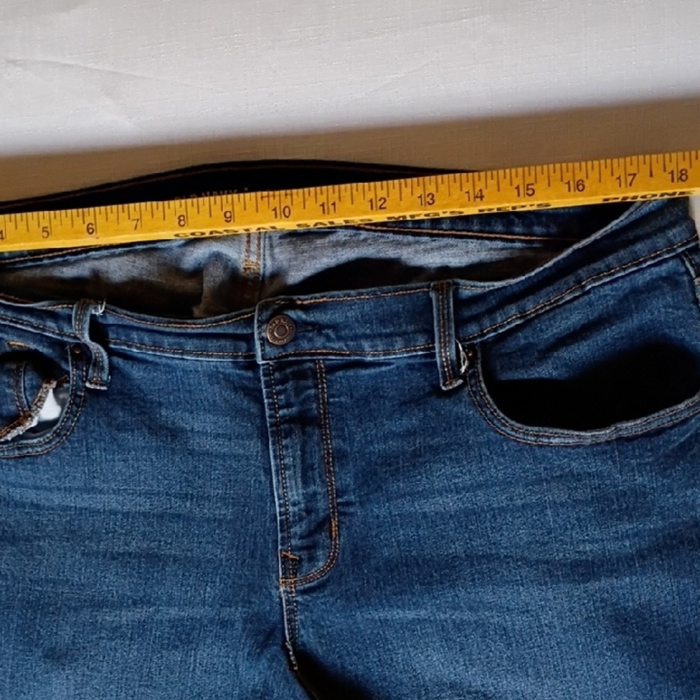 Old Navy women's Mid-Rise Blue Jeans Bootcut Size 16 - Picture 6 of 12